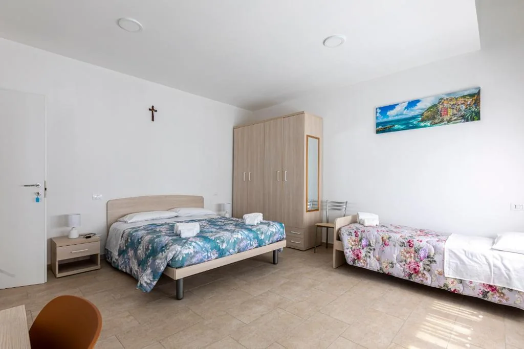 Camera Matrimoniale con Bagno Privato — Congregazione Suore Figlie di San Francesco di Sales