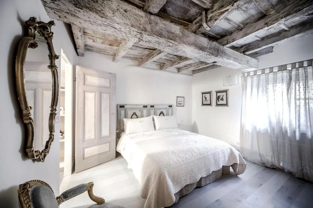 Double Room with Private Bathroom — Corte delle Camelie Bed and Breakfast