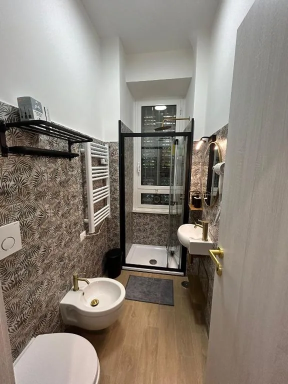 Camera Matrimoniale con Bagno Privato — D Guest House