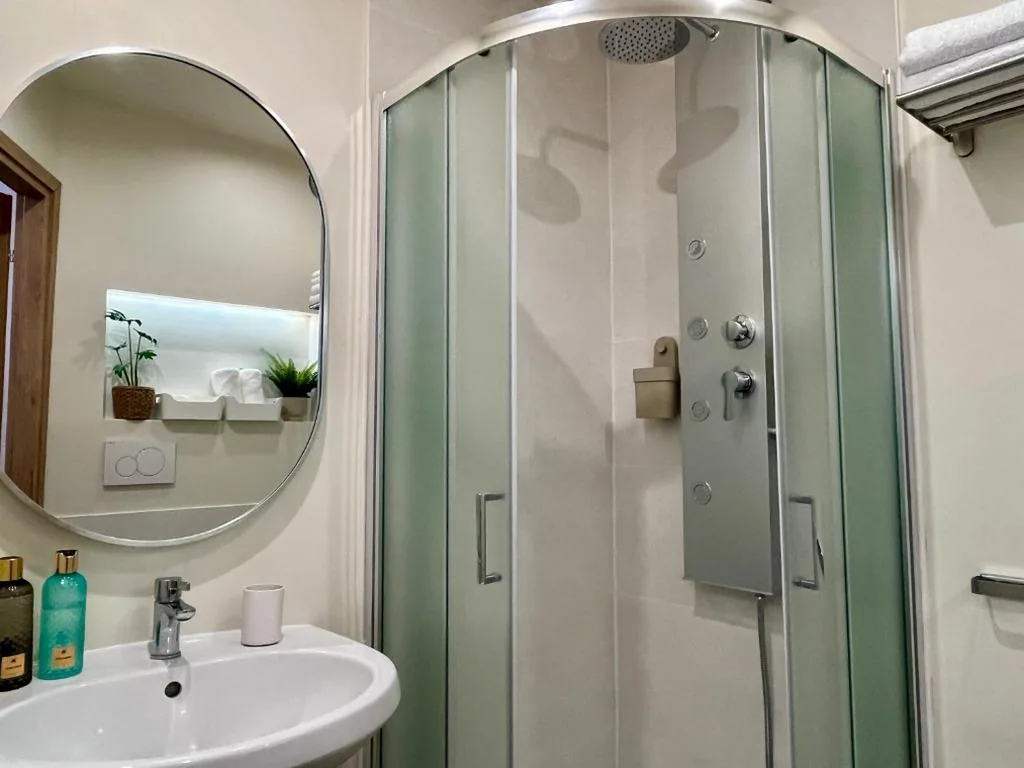 Double Room with Private Bathroom — DMC – Alloggio Turistico