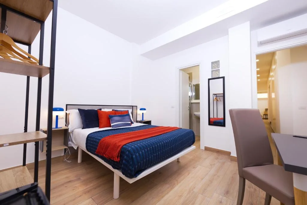 Camera Matrimoniale con Bagno Privato — Domina Pentagon Suites – Rome Tiburtina Guesthouse