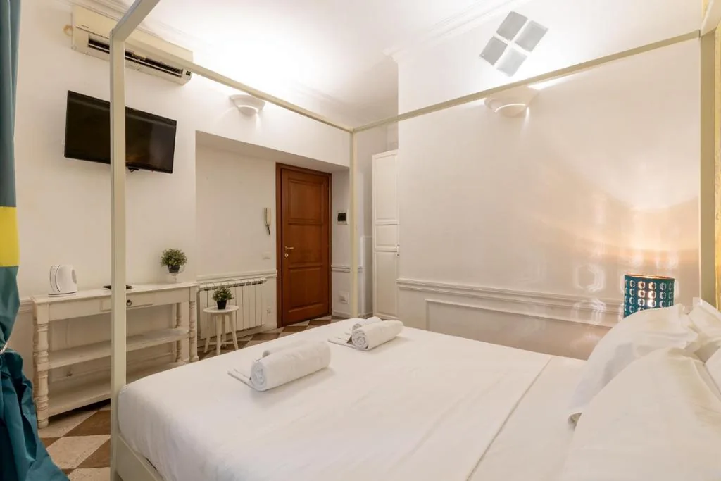 Camera Matrimoniale con Bagno Privato — Domus 15 – Guest House