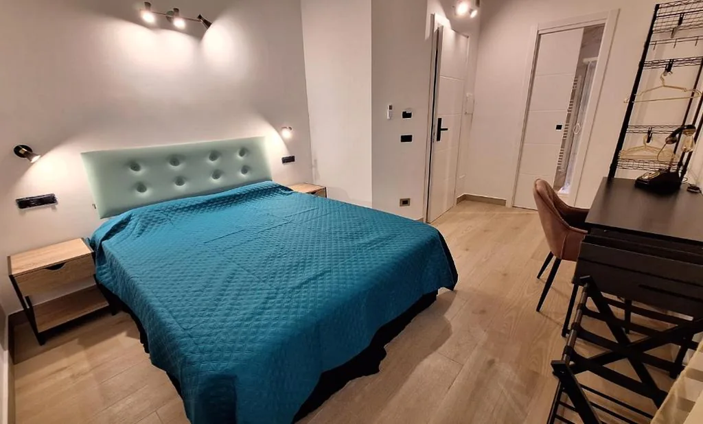 Double Room with Private Bathroom — Domus Albalonga