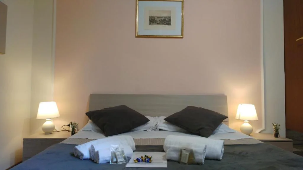 Camera Matrimoniale con Bagno Privato — Dreaming Navona Rooms