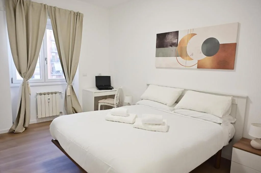 Camera Matrimoniale con Bagno Privato — Eagle Roman Guest House