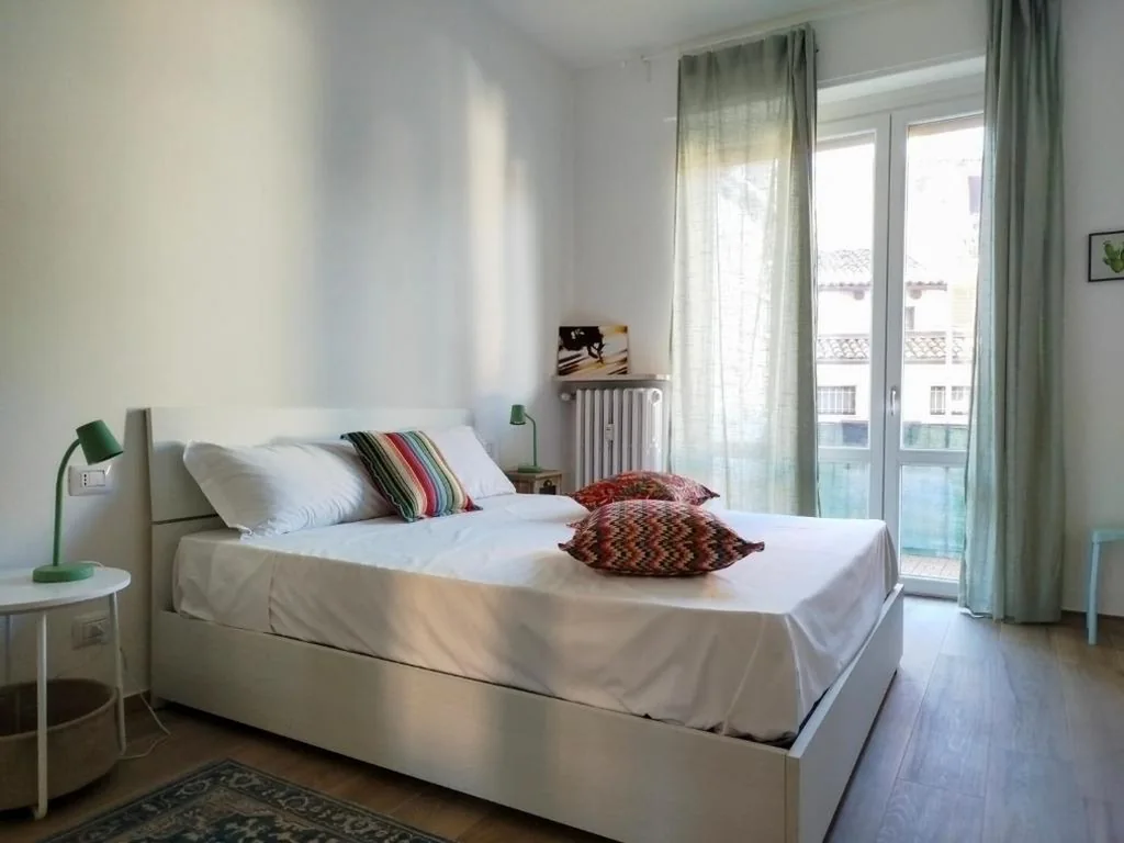 Double Room with Private Bathroom — Easy Ray affittacamere
