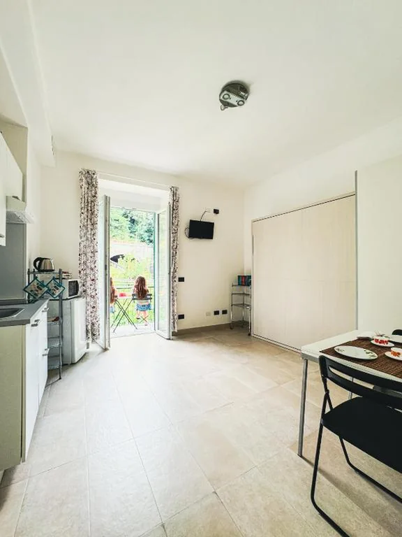 Double Room with Private Bathroom — Emilio House