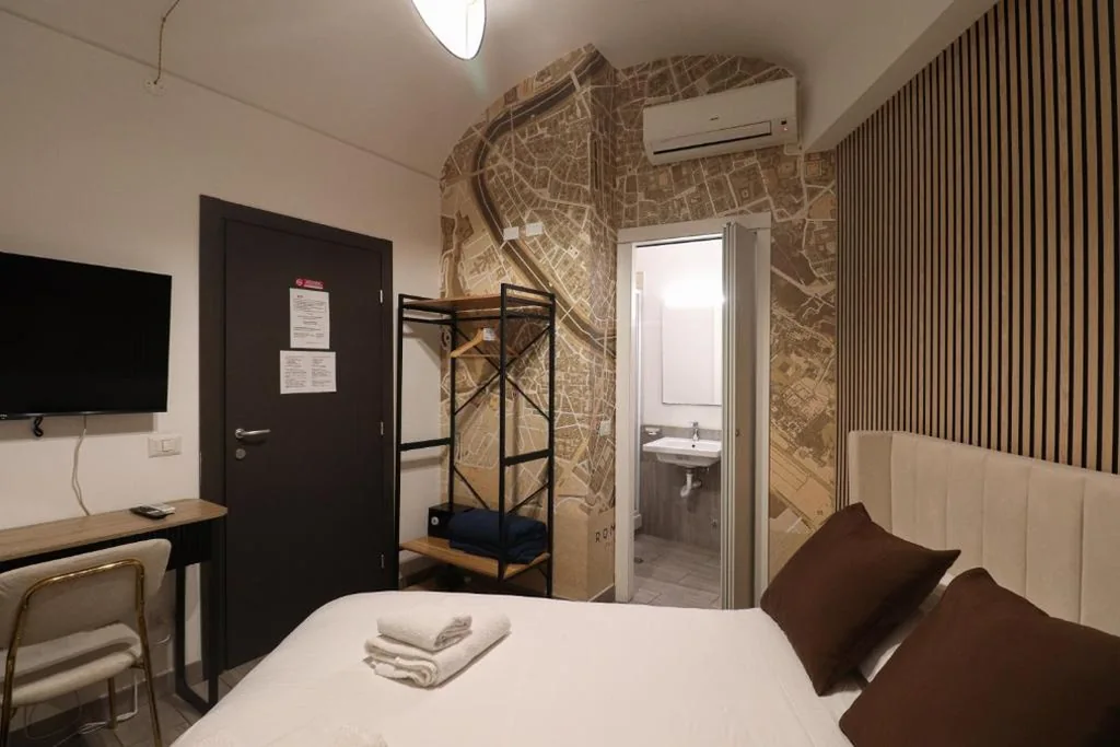 Double Room with Private Bathroom — Essenza House Porta Pia