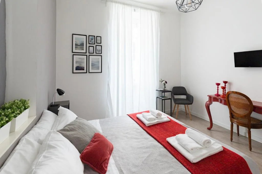 Camera Matrimoniale con Bagno Privato Esterno — A+ Bed and Breakfast