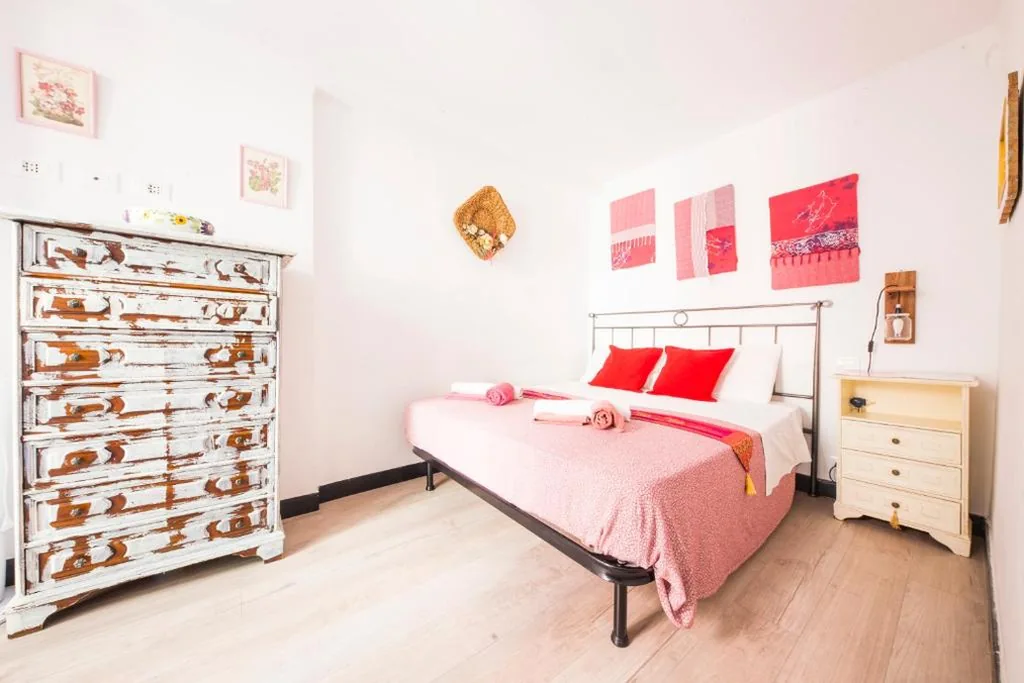 Camera Matrimoniale con Bagno Privato Esterno — Affittacamere La Città Vecchia