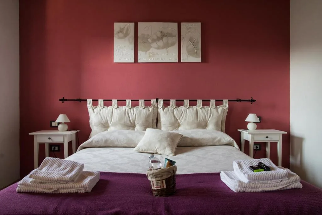 Camera Matrimoniale con Bagno Privato Esterno — Agriturismo Angiò nel Cerè