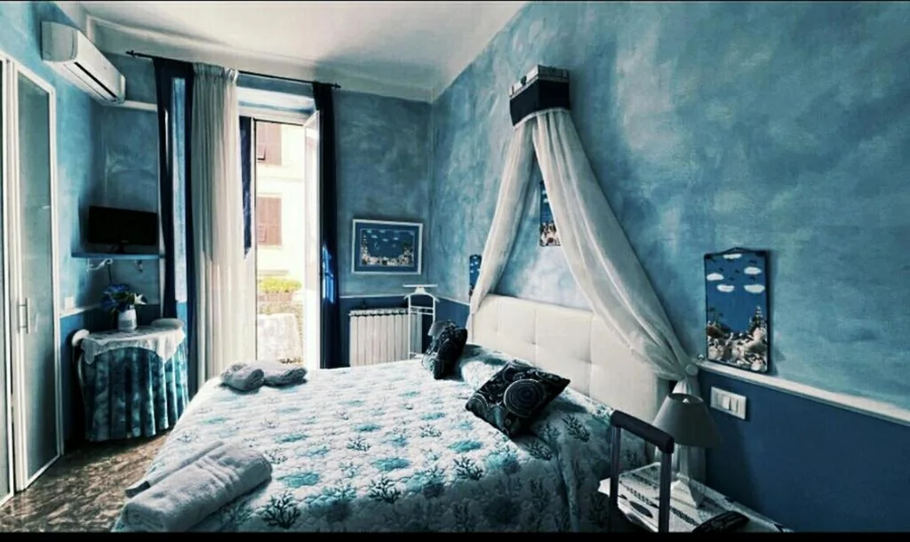Camera Matrimoniale con Bagno Privato Esterno — B&B Casa Celsi