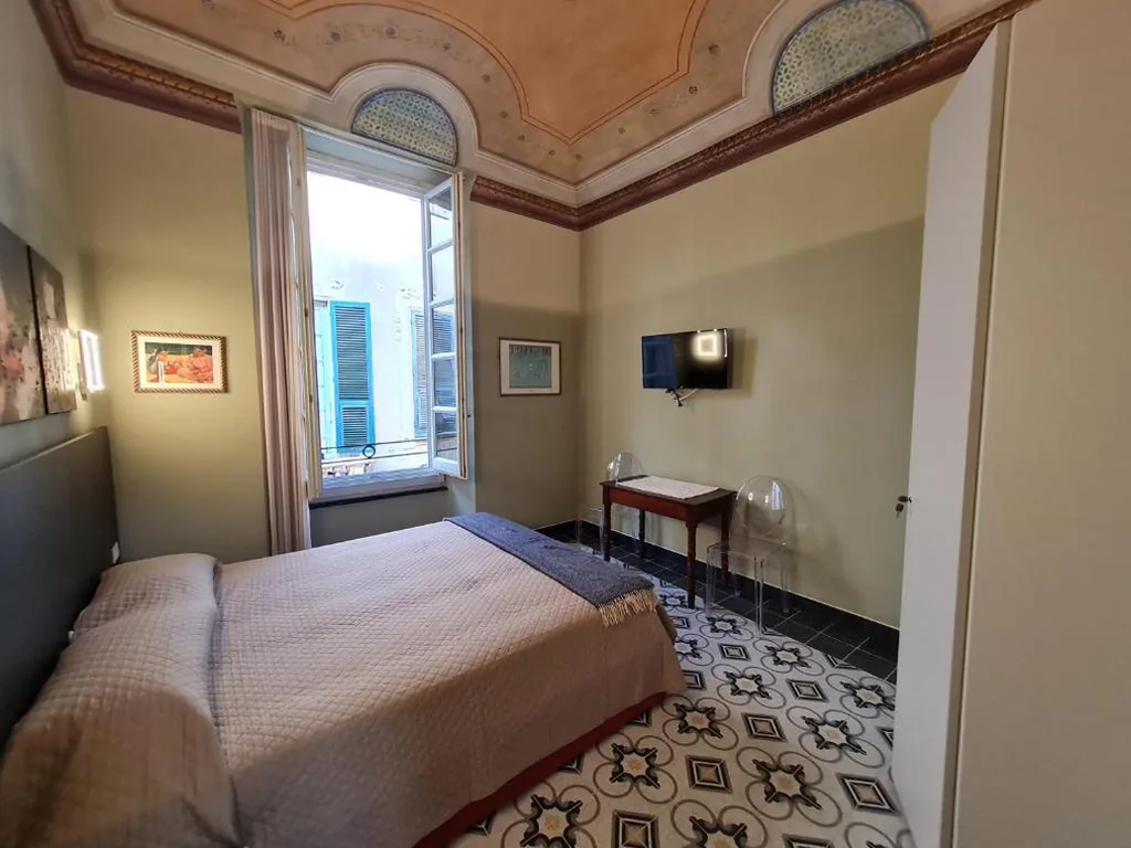 Camera Matrimoniale con Bagno Privato Esterno — B&B Residenza d’epoca “La nostra casa tra le torri”