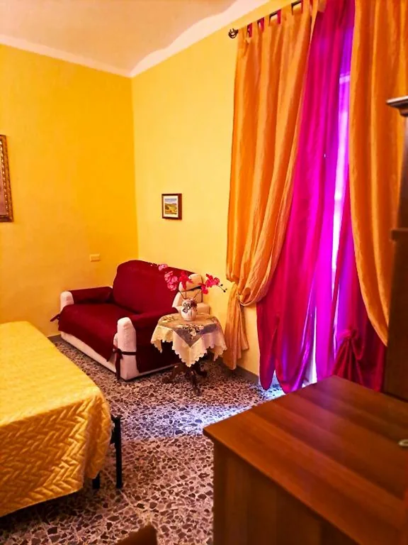 Camera Matrimoniale con Bagno Privato Esterno — Bed And Breakfast Camere Primavera