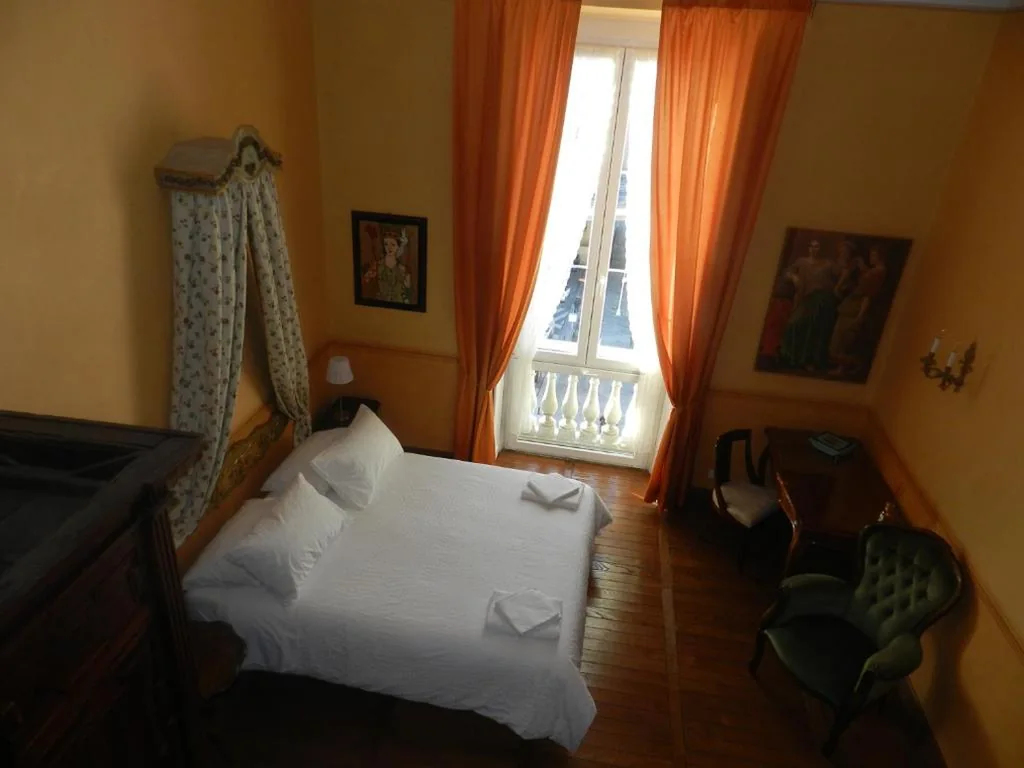 Camera Matrimoniale con Bagno Privato Esterno — Bigo Guest House