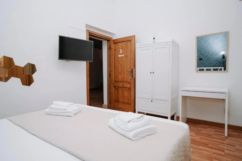 Double Room with External Private Bathroom — Bonne Nuit Terracina