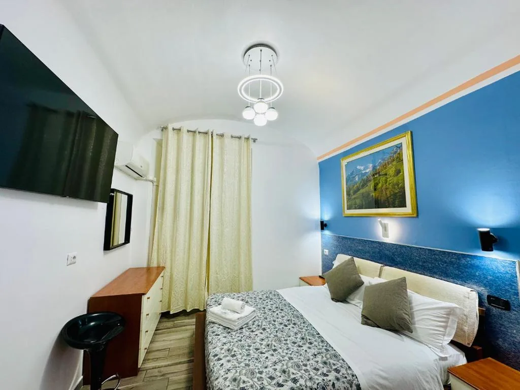 Double Room with Private Bathroom Outside the Room — Breking Roma
