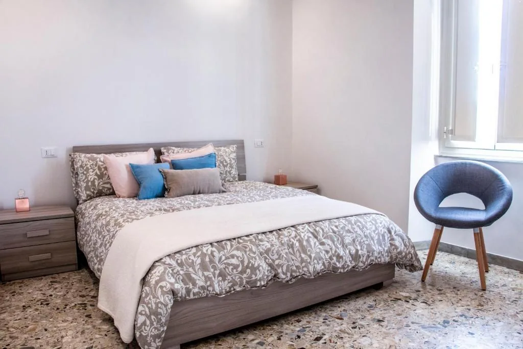 Camera Matrimoniale con Bagno Privato Esterno — Campo24roma Guesthouse