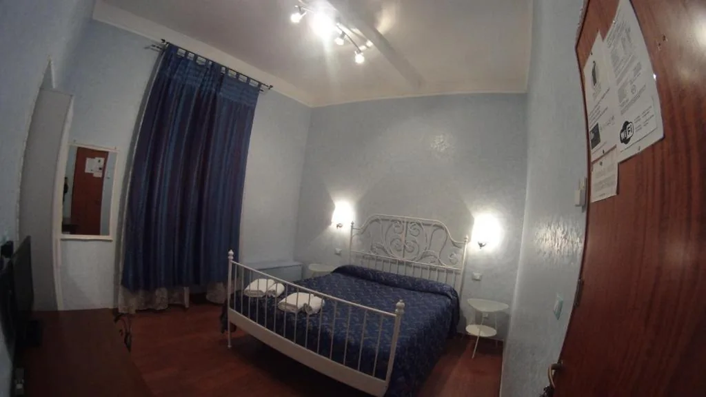 Camera Matrimoniale con Bagno Privato Esterno — Casa Cleo