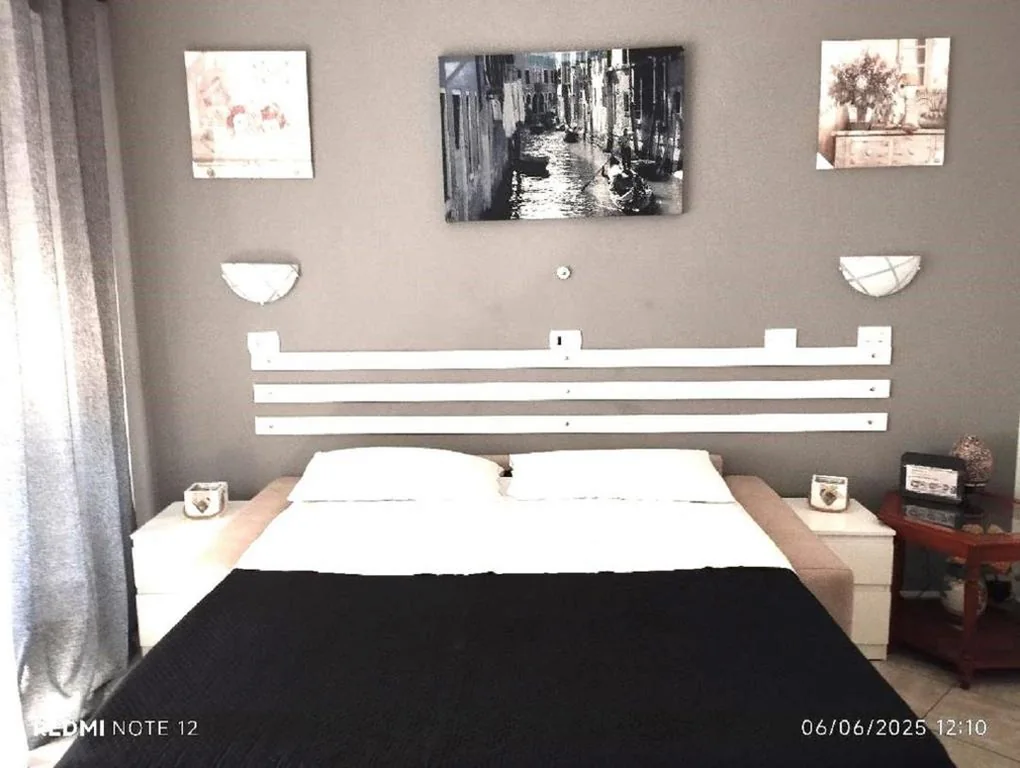 Camera Matrimoniale con Bagno Privato Esterno — Casa Giò