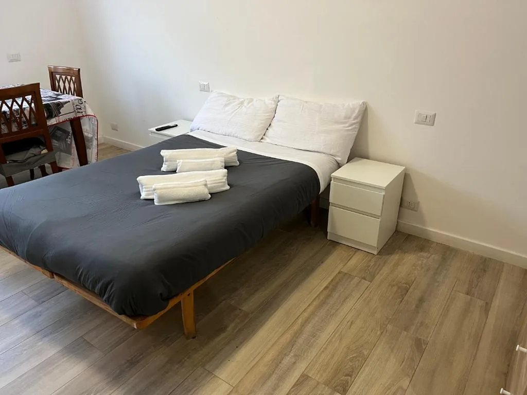 Double Room with External Private Bathroom — Cerreto Suite Housing