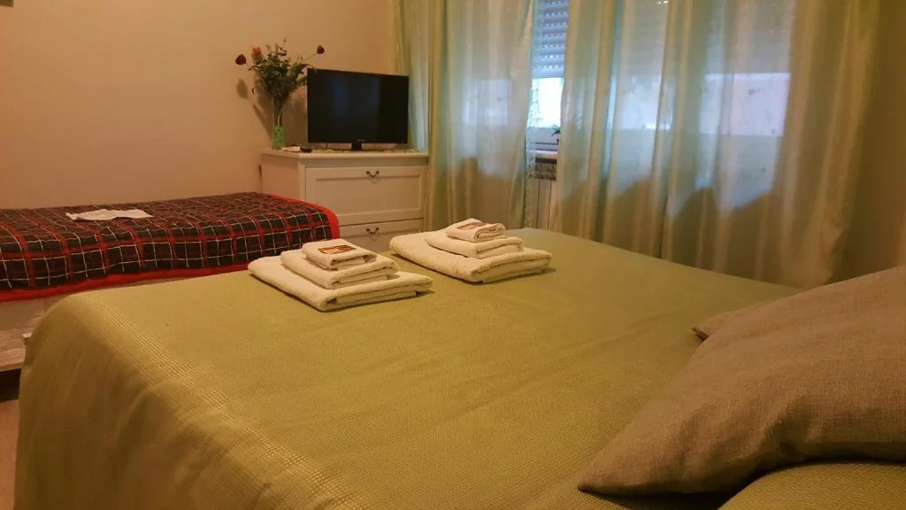 Camera Matrimoniale con Bagno Privato Esterno — Domina Romae B&B