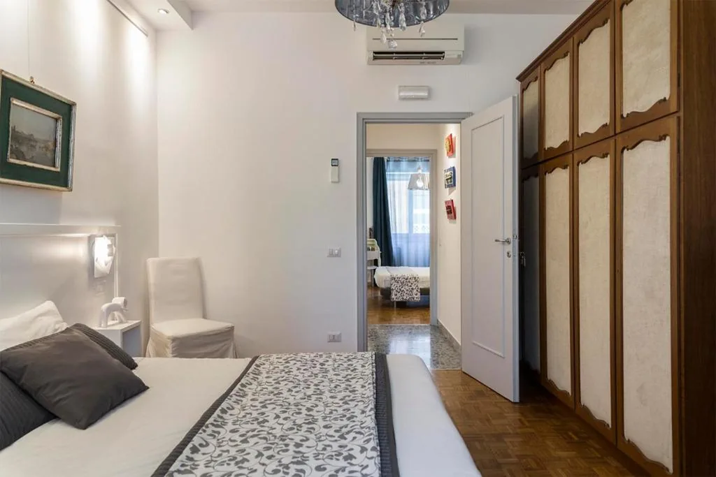Camera Matrimoniale con Bagno Privato Esterno — Dulcis In Vatican b&b