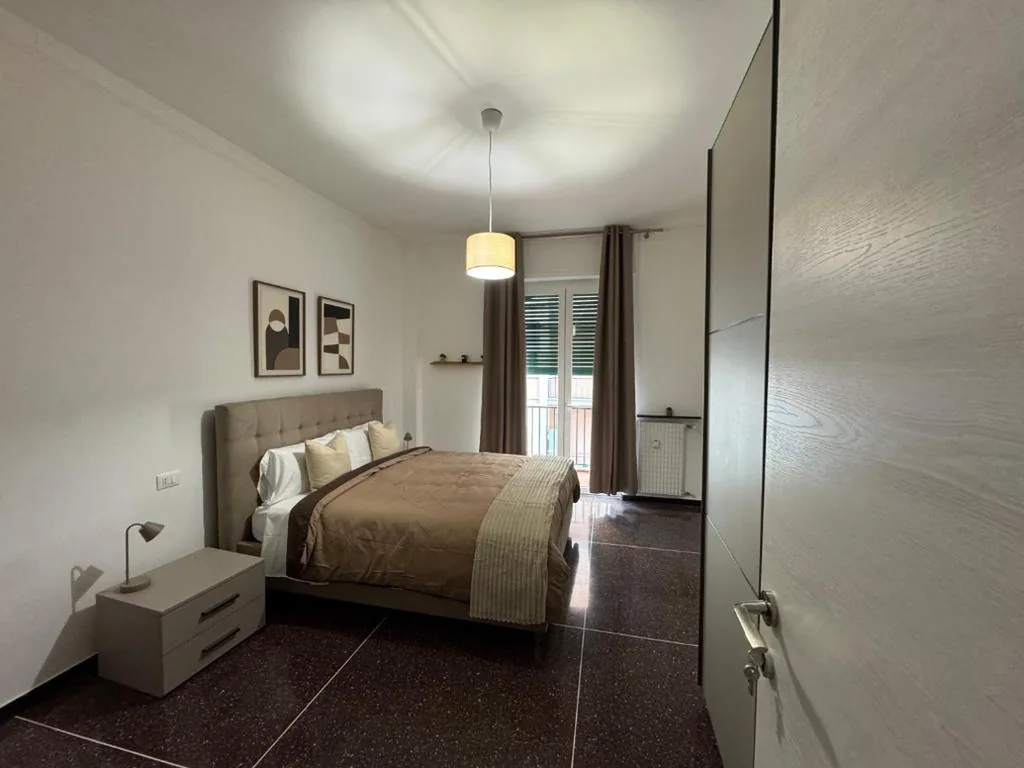 Double Room with External Private Bathroom — Esme apartment