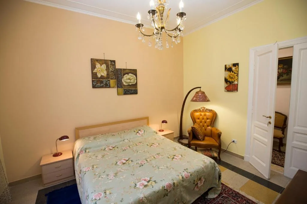 Camera Matrimoniale con Bagno Privato Esterno — Giubiliana