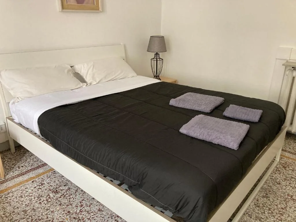 Double Room with Private External Bathroom — Guest House Roma