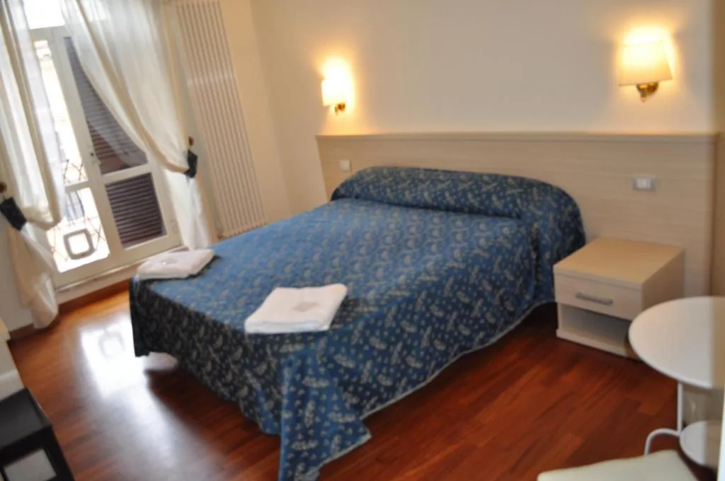 Double Room with Private External Bathroom — Karina Suite