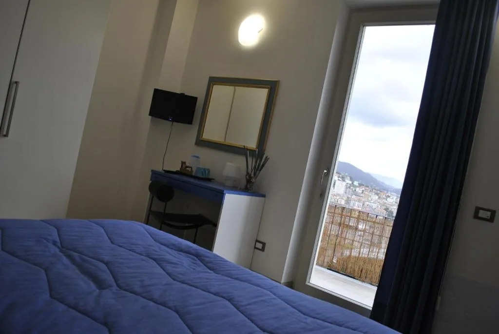 Camera Matrimoniale con Bagno Privato Esterno — La Finestra Sul Golfo Affittacamere