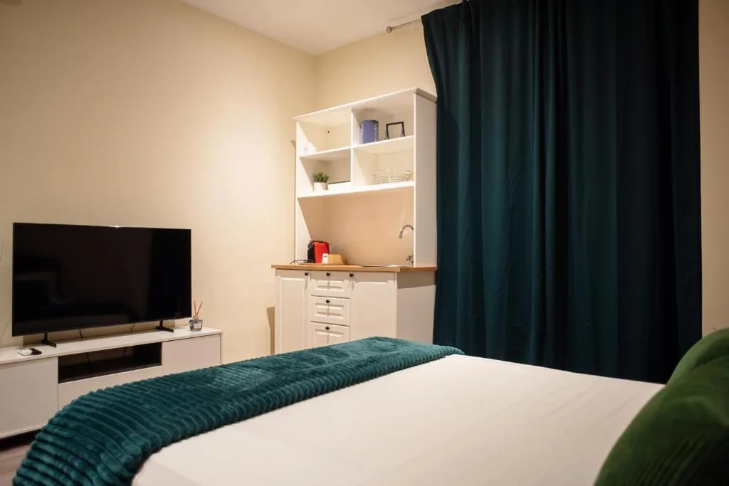 Camera Matrimoniale con Bagno Privato Esterno — Musa Rooms Roma