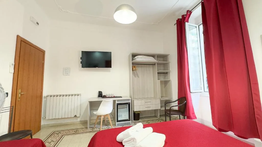 Camera Matrimoniale con Bagno Privato Esterno — Nautilus Hotel