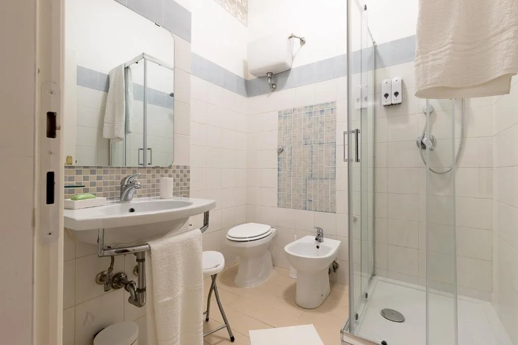 Double Room with External Private Bathroom — Relais Mantellini