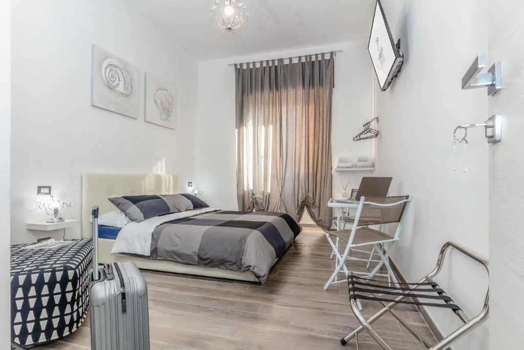 Double Room with External Private Bathroom — Scirocco Rooms