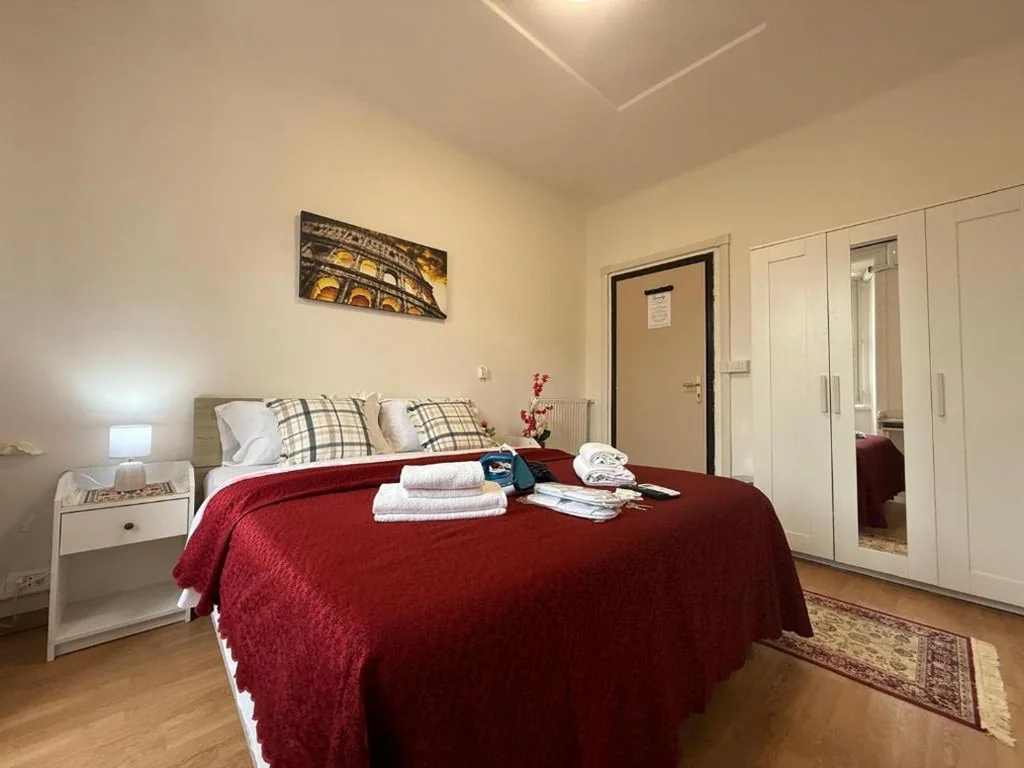 Double Room with External Private Bathroom — sweety rome
