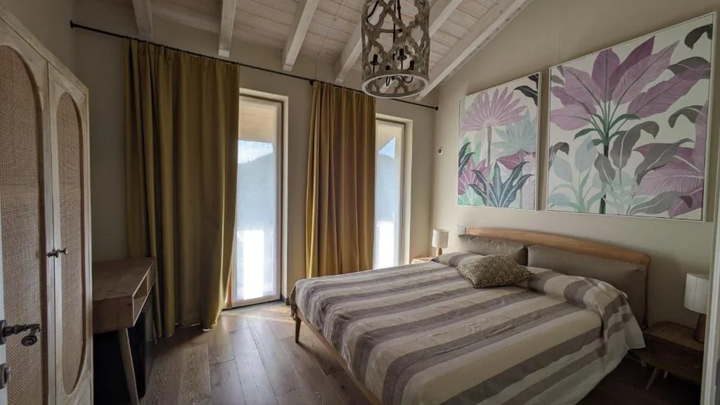 Camera Matrimoniale con Bagno Privato Esterno — Villa Sarita