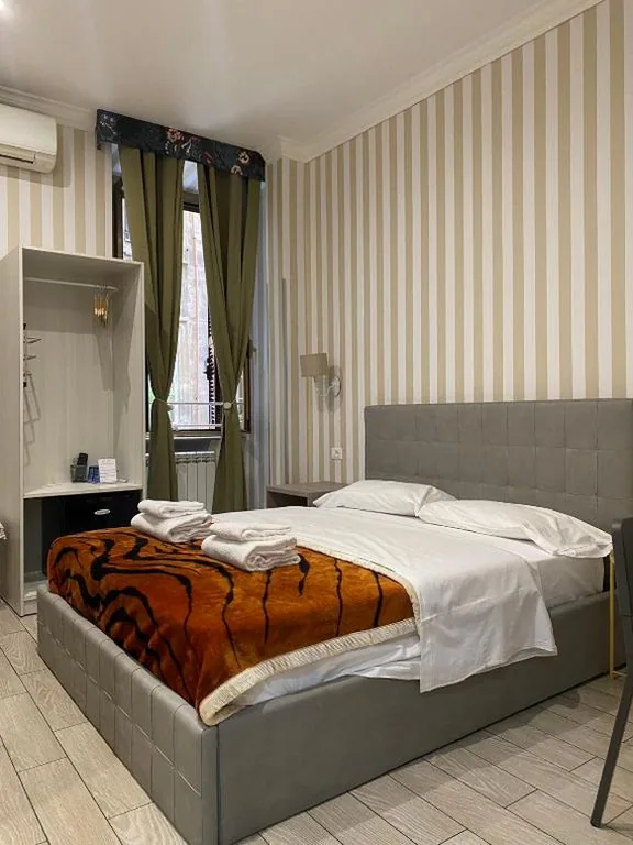Double Room with Private Bathroom — fabio rooms 102