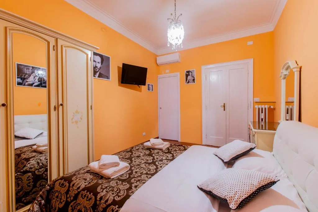 Camera Matrimoniale con Bagno Privato — Flower guesthouse