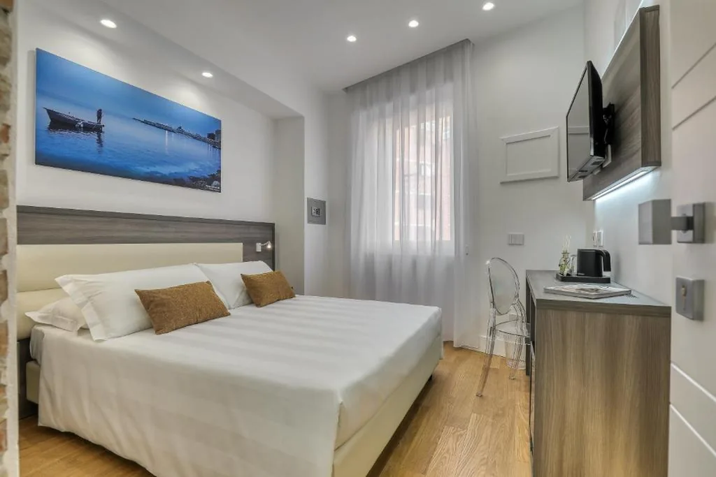 Double Room with Private Bathroom — Gallery Suite