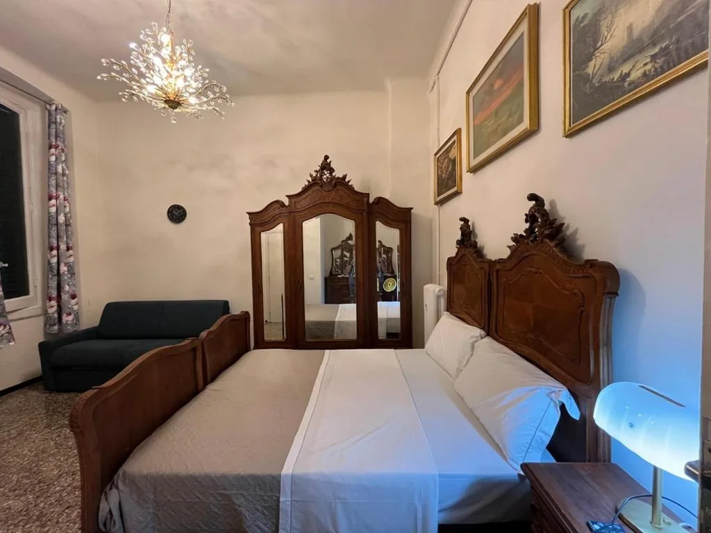 Camera Matrimoniale con Bagno Privato — Genova Antica