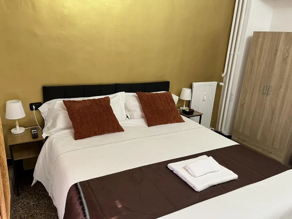 Double Room with Private Bathroom — Genova Gold Rooms