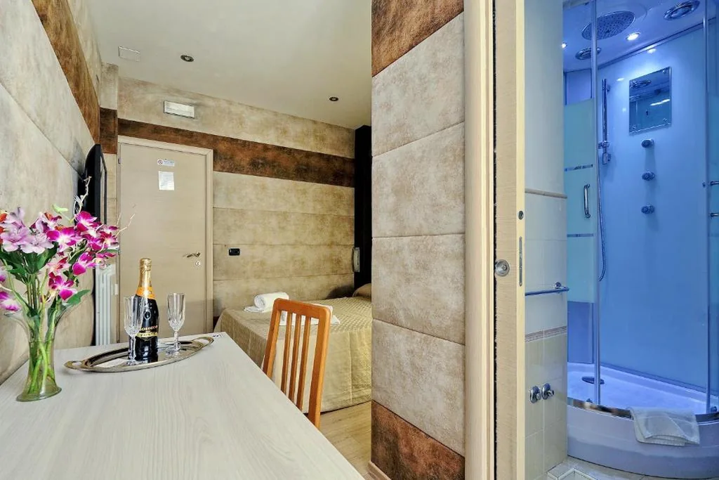 Camera Matrimoniale con Bagno Privato — Gialli Vatican Guesthouse