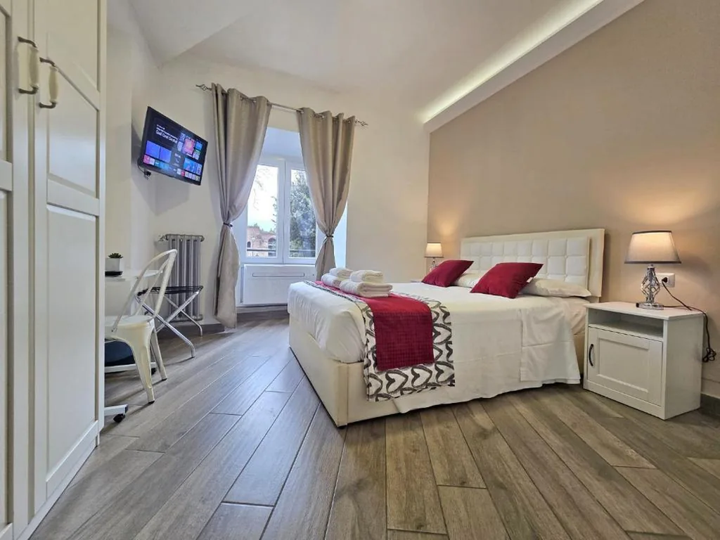 Double Room with Private Bathroom — Giulya Guesthouse Hospety Group