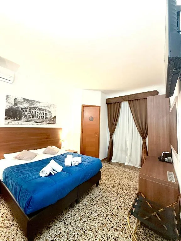 Double Room with Private Bathroom — Grand Gaeta
