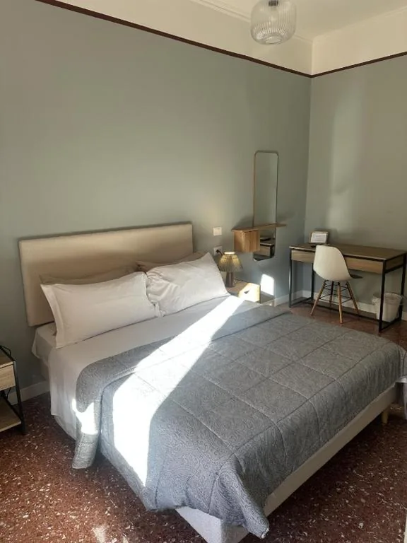 Camera Matrimoniale con Bagno Privato — Guest House Chateau Indipendenza