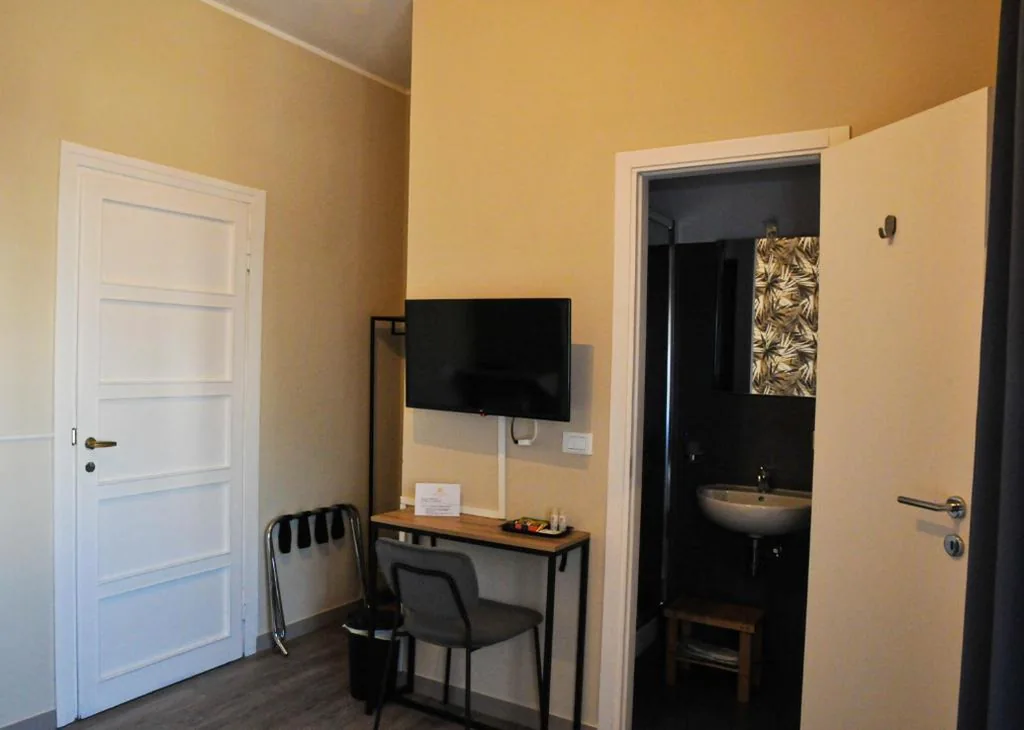Camera Matrimoniale con Bagno Privato — Guest House Prime Palace