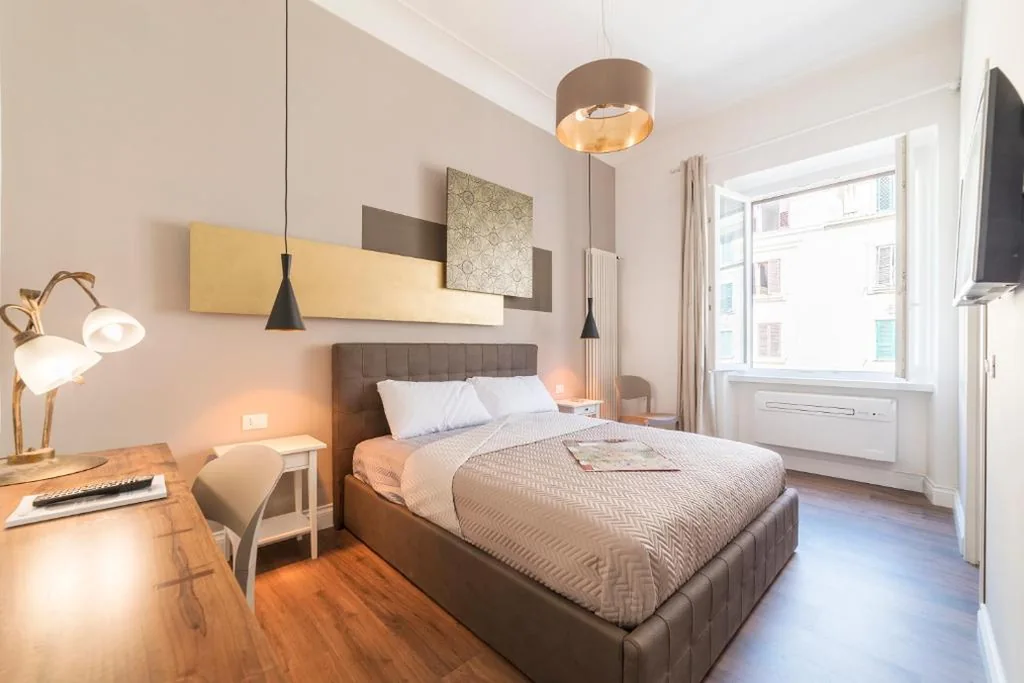 Double Room with Private Bathroom — Guest Roma House