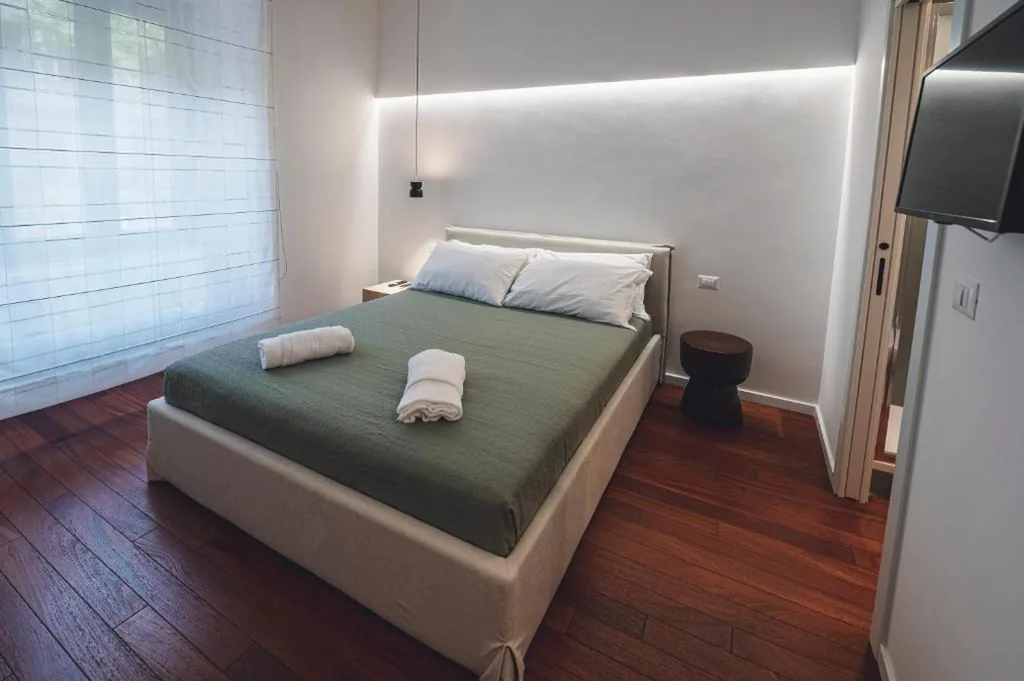 Double Room with Private Bathroom — Habitat 42 Roman Stay